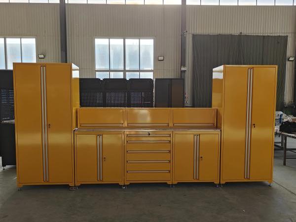 Жаңа теңшелген стакан шкафтары іске қосылды